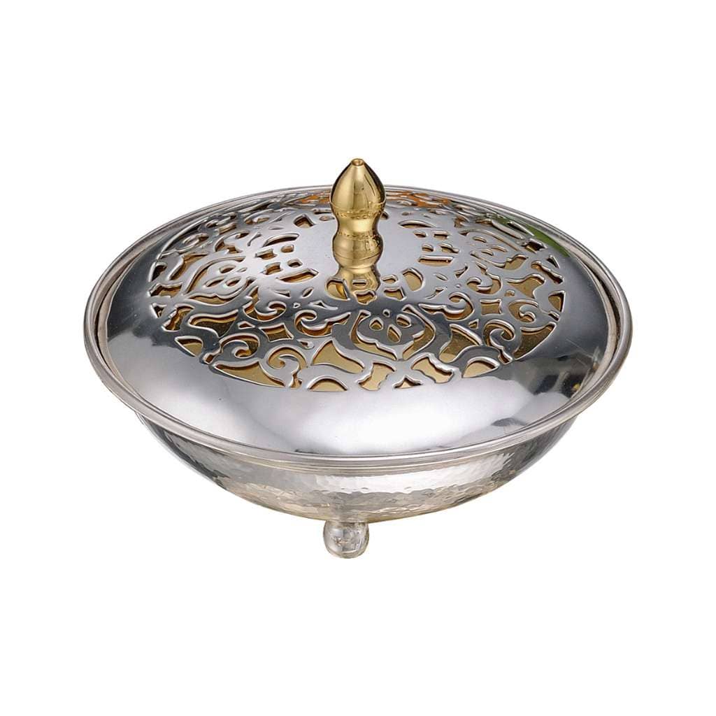 Bowl With Lid Aurous covers this silver bowl&