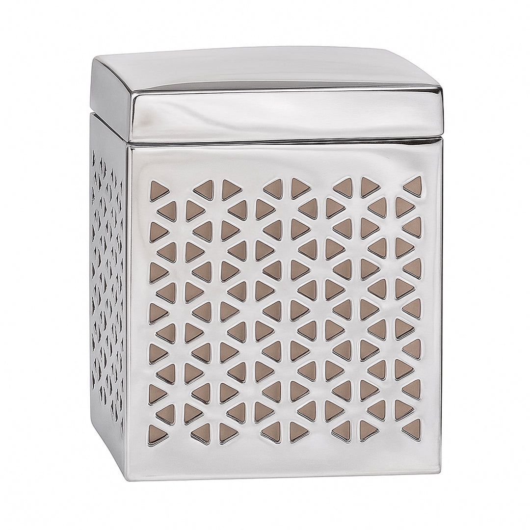 Box Maroque is a silver box covered in an all-over pierced triangular lattice, the cut pattern repeating across all four sides and the lid - white background