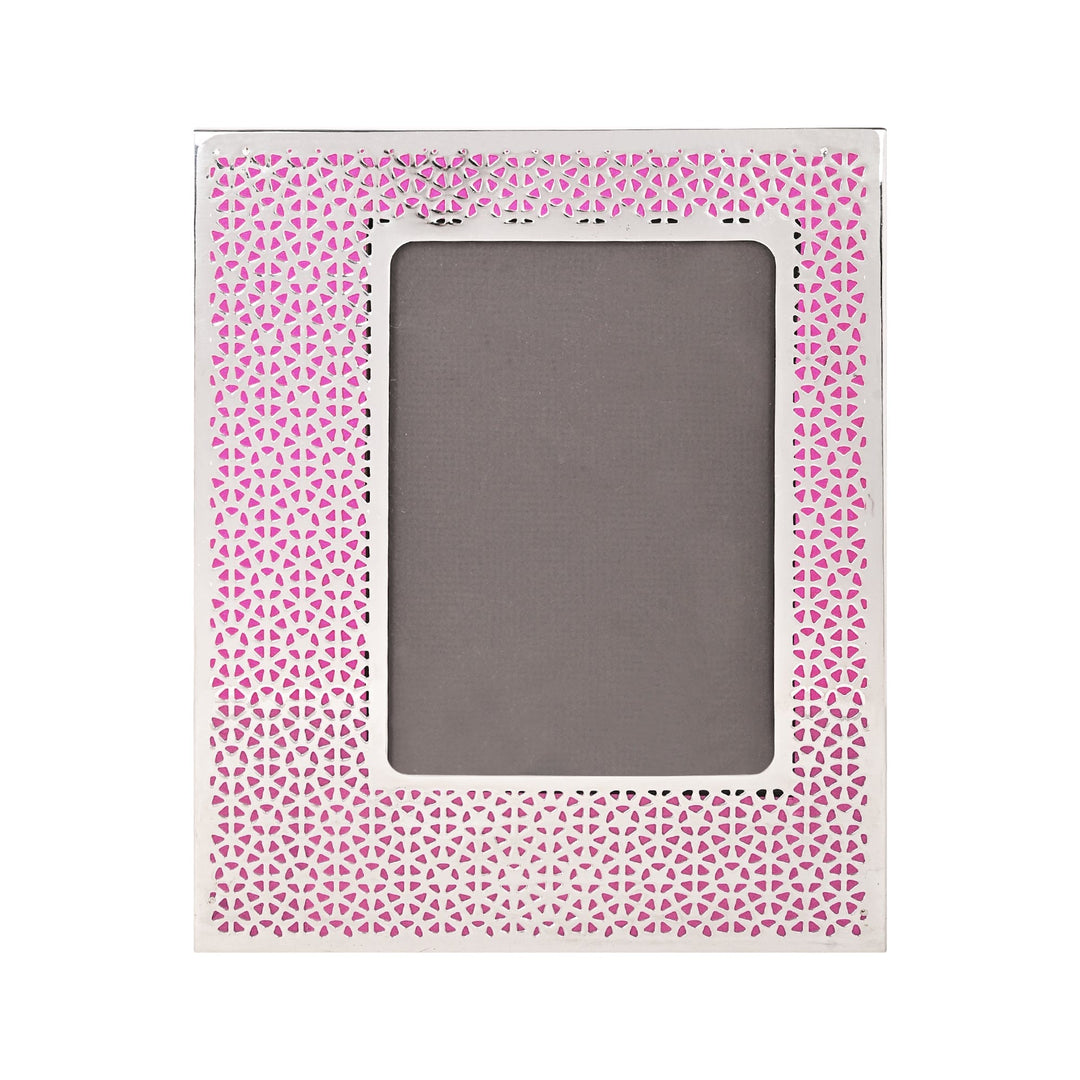 Photo Frame Glimmer forms its pierced silver pattern from tiny triangular cutouts – Small (4x6)