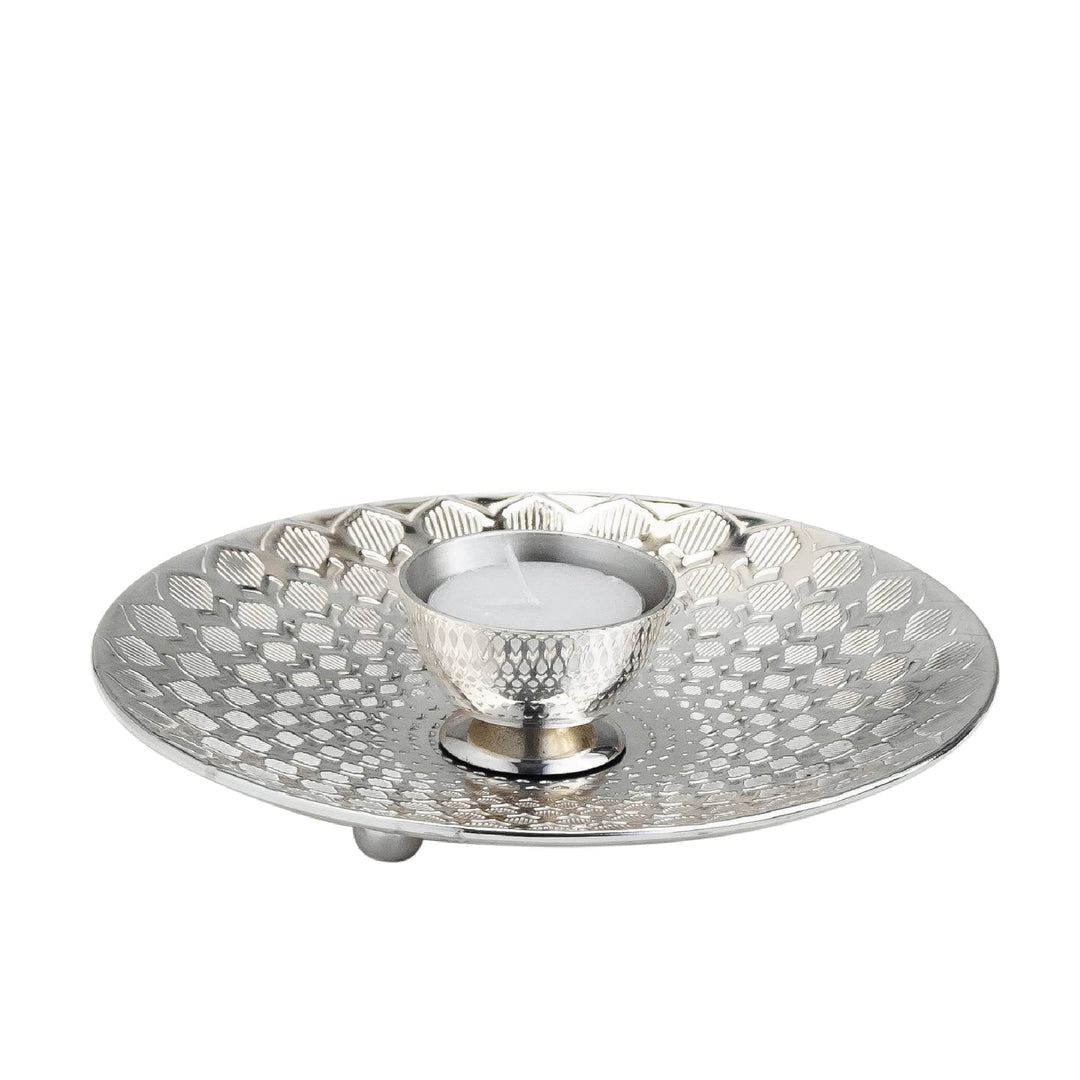 Diya Brahmjyot is a silver diya that sets a single tealight cup on a low pedestal at the centre of a wide, diamond-textured tray – Small