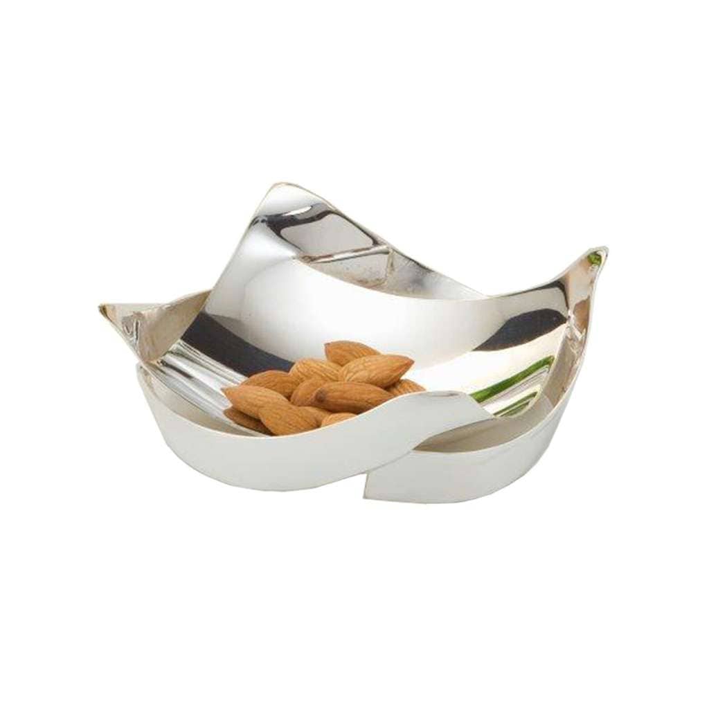 Bowl Bermuda Square is a silver bowl folded into a soft, pinched square silhouette – Small