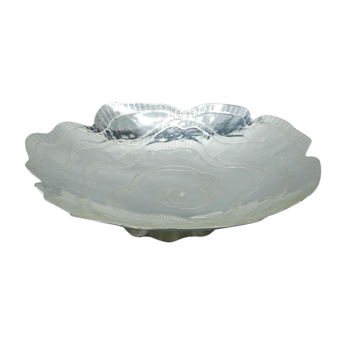 Spiral Dish engraves a swirling spiral at the centre of this silver dish, framed by a scalloped, leaf-edged rim – Small